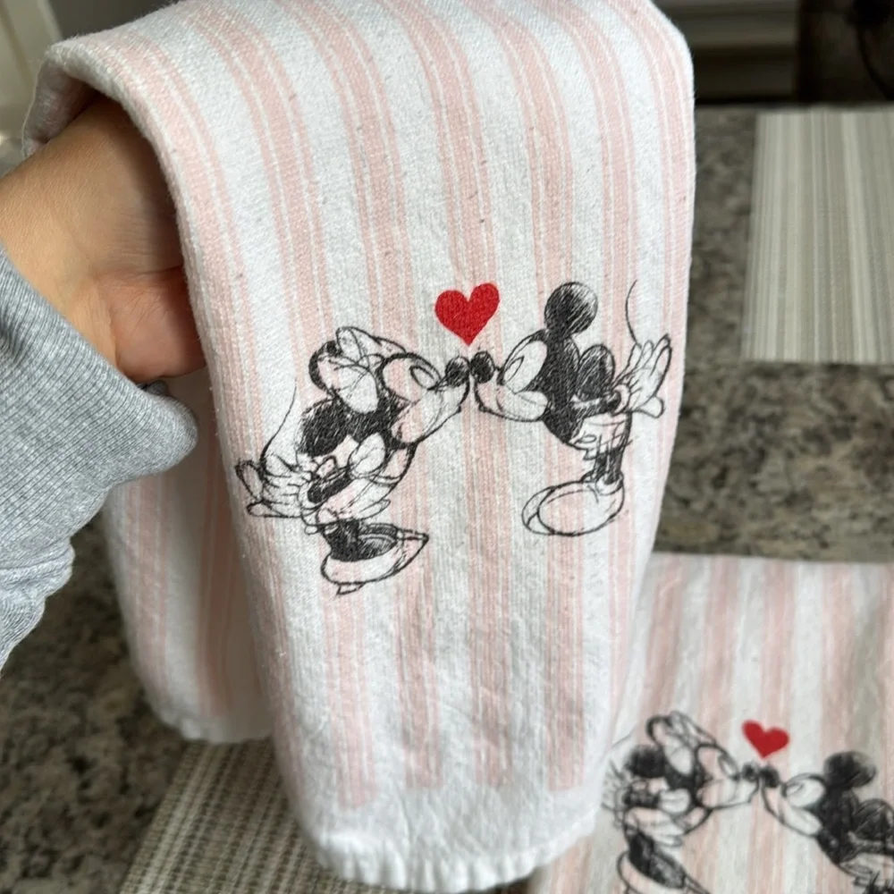 Disney Mickey Minnie Mouse Kiss Smooch Valentine’s Day Love Kitchen Hand Towels